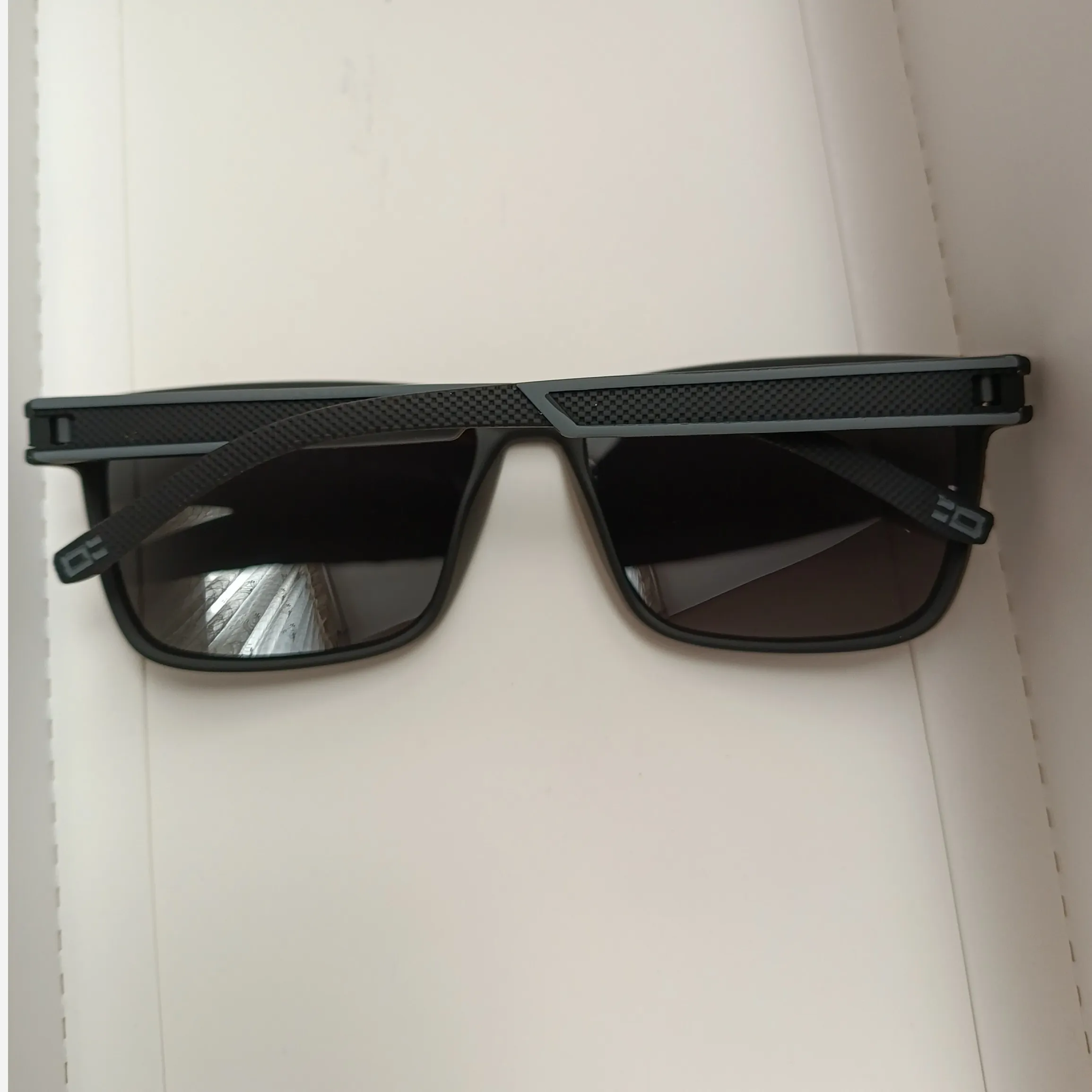 عینک آفتابی اوگا OGA آیتم 97090 پلاریزه UV400 قاب TR90 مستطیلی مشکی قهوه ای