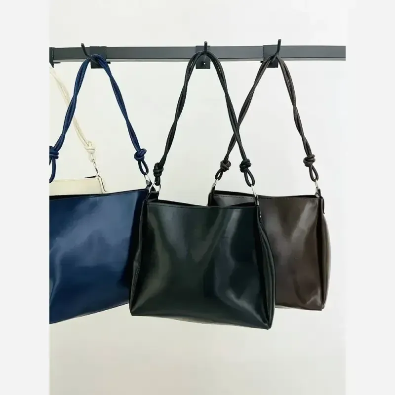 کیف زنانه فایرو بند پیچ به همراه کیف آرایش جنس وارداتی سایز 27 تا 32 رنگبندی